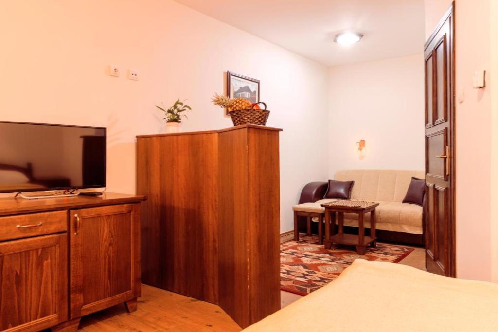 Downtown Rooms Ni Buitenkant foto