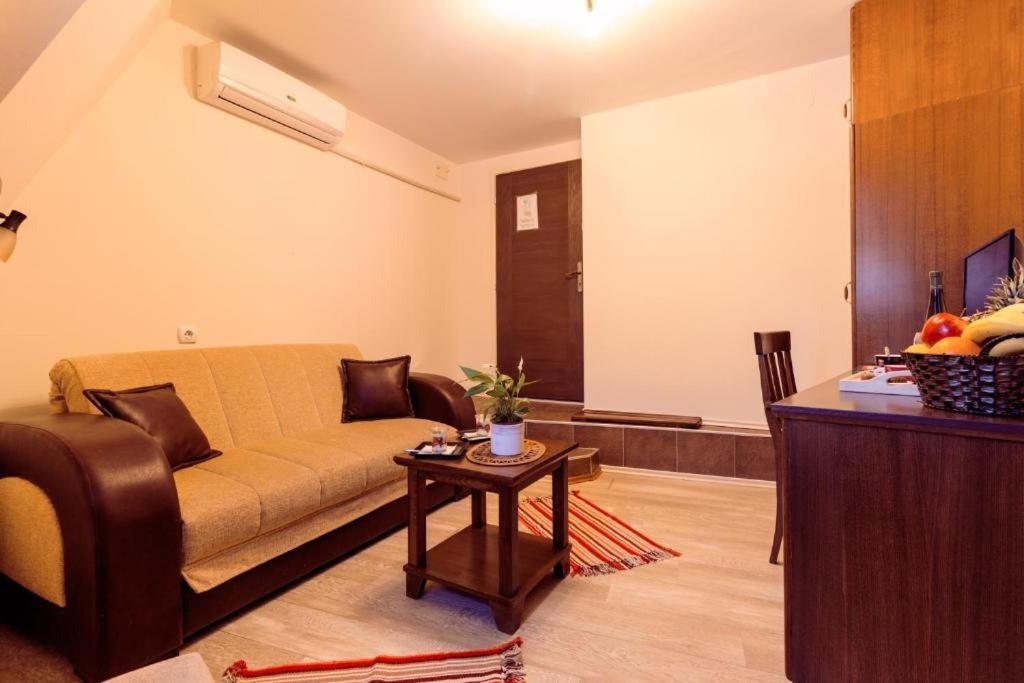 Downtown Rooms Ni Buitenkant foto